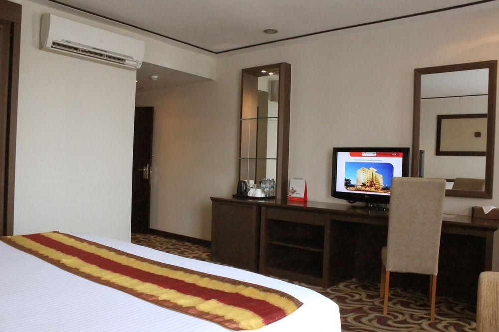 Swiss-Belinn Baloi Batam Нагоя Экстерьер фото