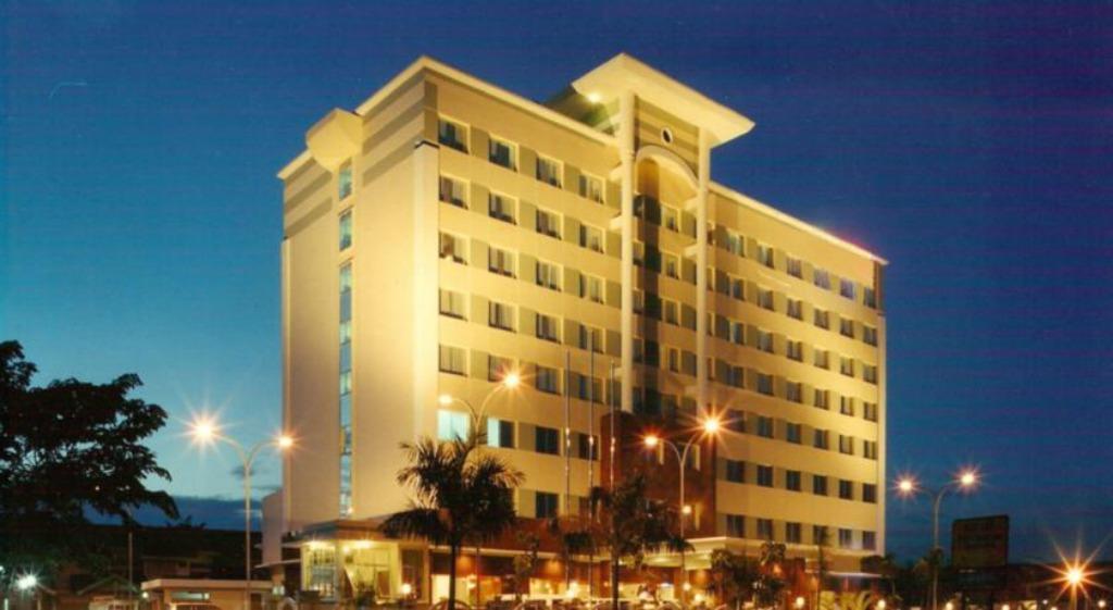 Swiss-Belinn Baloi Batam Нагоя Экстерьер фото