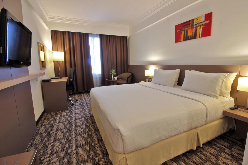 Swiss-Belinn Baloi Batam Нагоя Экстерьер фото