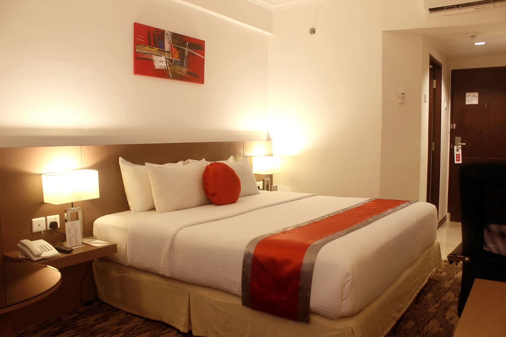 Swiss-Belinn Baloi Batam Нагоя Экстерьер фото